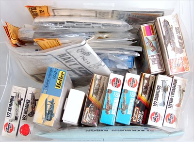 Lot 1482 - 25 various boxed and bagged mixed scale...