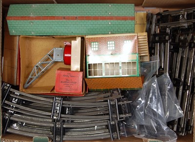 Lot 441 - Large tray containing selection of Hornby '0'...