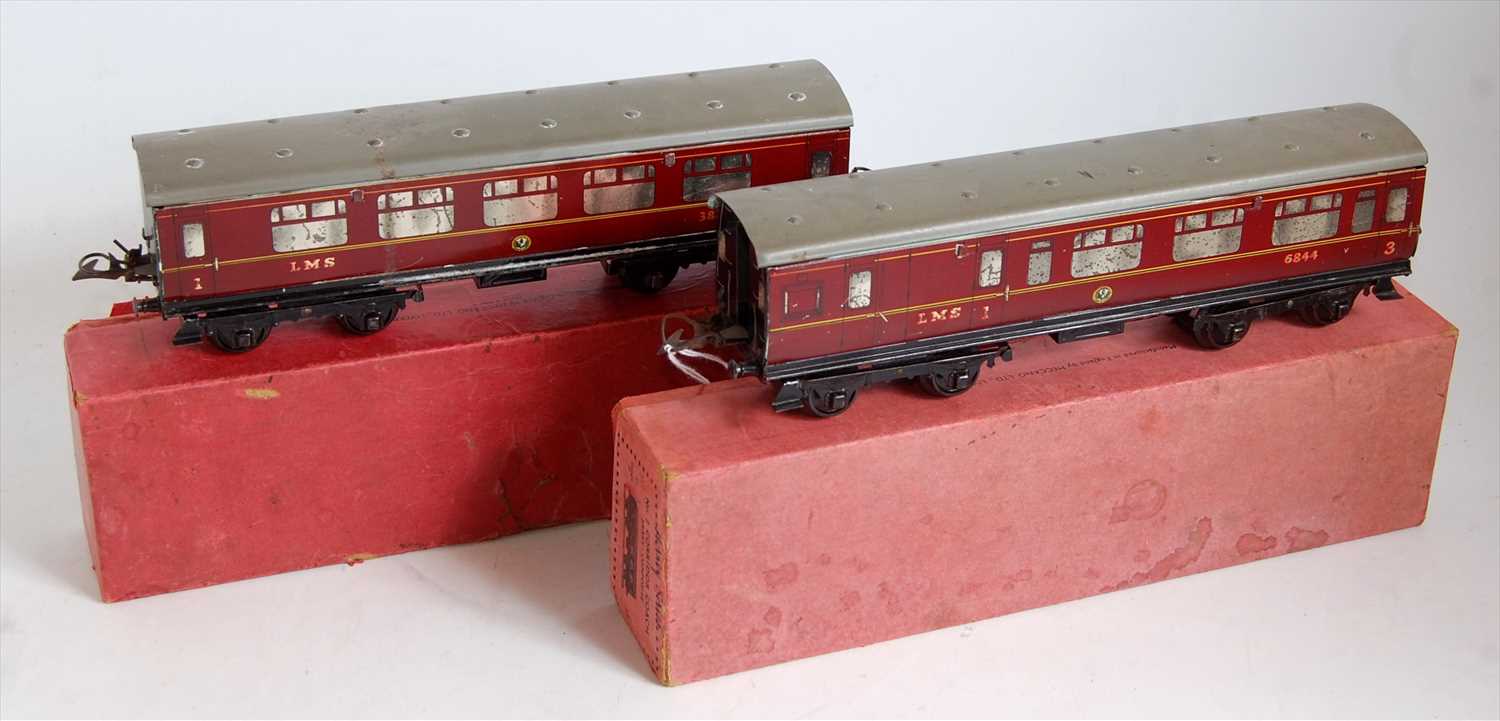 Lot 470 - Two Hornby 1937-41 no. 2 corridor coaches LMS...