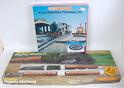 Lot 722 - A Hornby R542 Mighty Mallard train set...