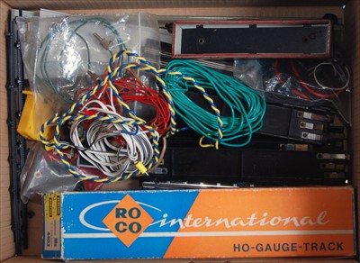 Lot 718 - Mixed delve including layout wire, 2x Hornby...