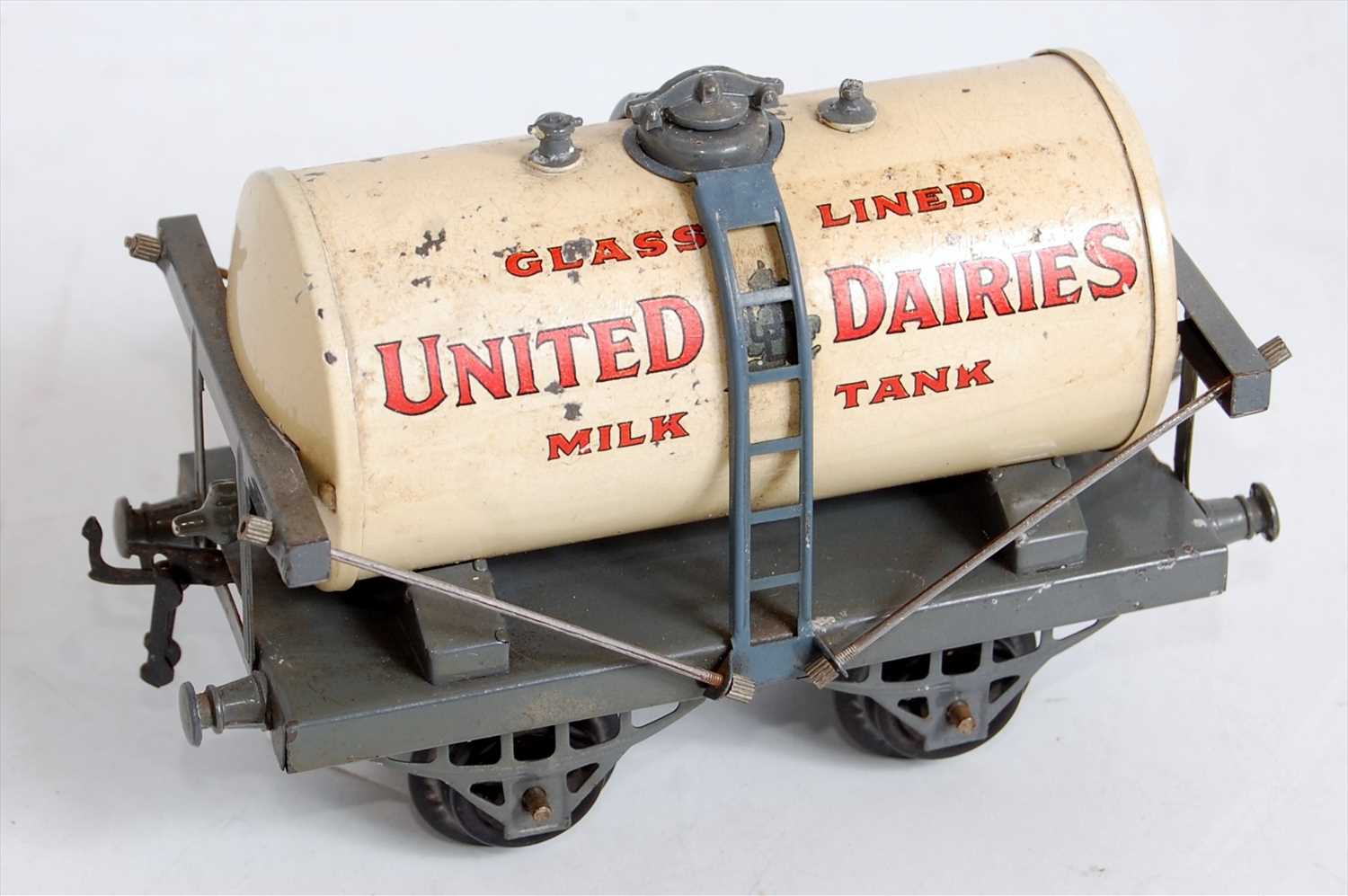 Lot 498 - 1929-30 Hornby milk tank wagon "United Dairies"...