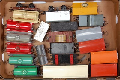 Lot 510 - Large tray containing 19 Hornby pre-war and...