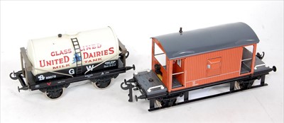 Lot 512 - Two wagons:- Bassett Lowke (modern) United...