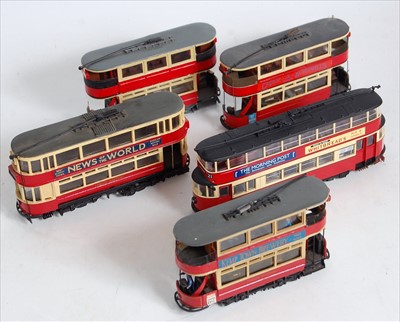 Lot 902 - Selection of 5 motorised white metal trains in...