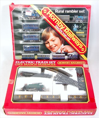 Lot 827 - Hornby R 694 GWR Branch Passenger train set...