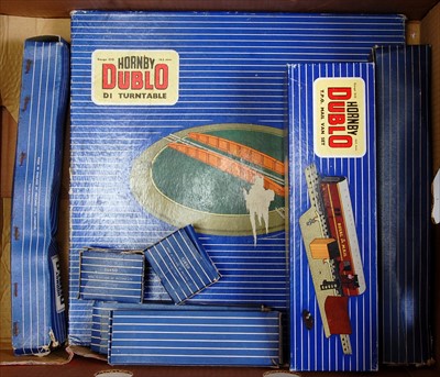 Lot 846 - A Hornby Dublo D1 turntable nice clean example...