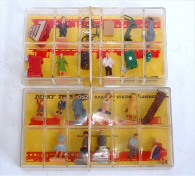 Lot 847 - Dinky Toys 054 Railway Station Personnel...