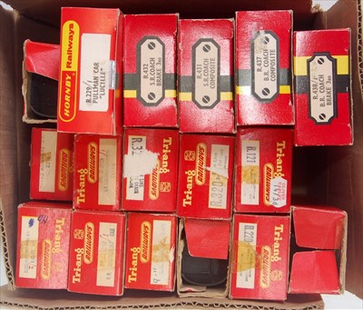 Lot 864 - Mixed lot of Triang and Hornby coaches, mixed...