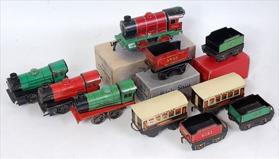 Lot 562 - Four clockwork Hornby 0-4-0 locos and tenders:-...