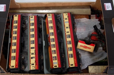 Lot 832 - Small tray of Hornby Dublo suitable for...