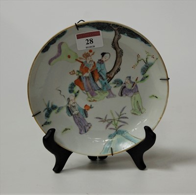 Lot 28 - A Chinese famille rose enamel decorated small...