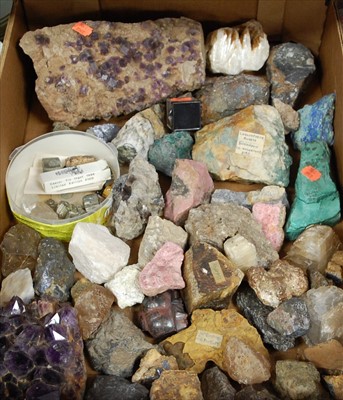 Lot 71 - A box of assorted geodes and rock specimens,...