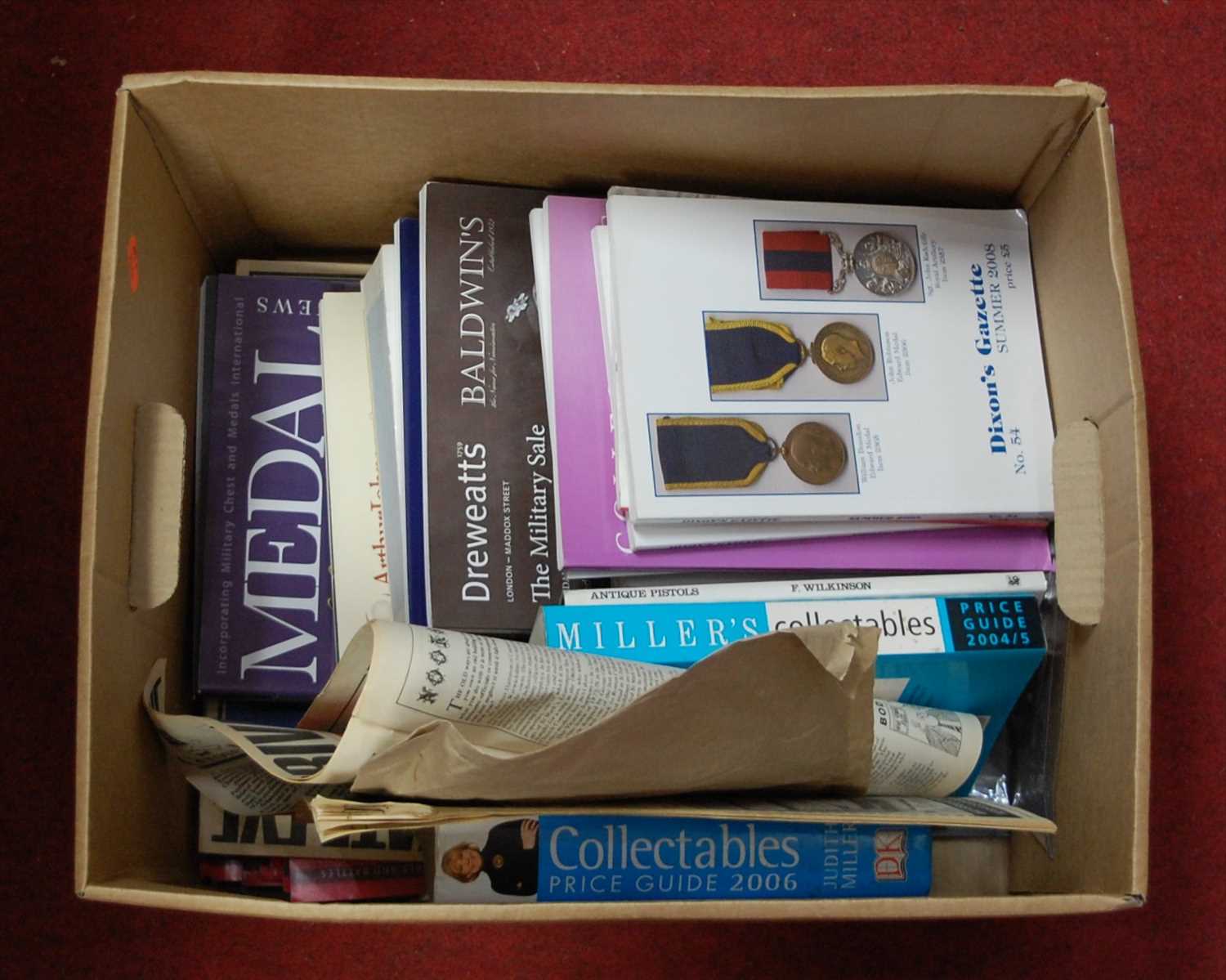 Lot 167 - A box of assorted antique and collectors'...