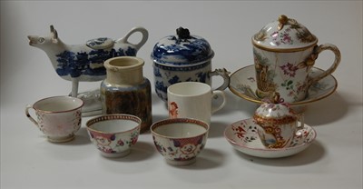 Lot 221 - Mixed chinawares, to include blue and white...