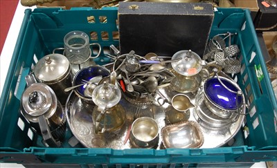 Lot 265 - A box of miscellaneous metalware, to include...