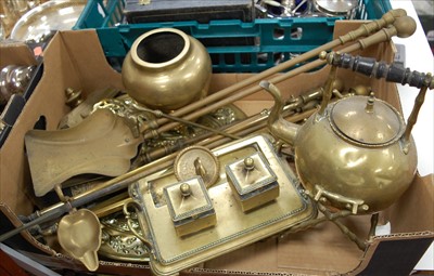 Lot 266 - A box of miscellaneous brassware, to include...
