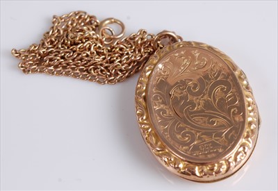 Lot 390 - A 9ct gold engraved picture locket, on...