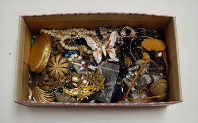 Lot 319 - A box of miscellaneous costume jewellery, to...