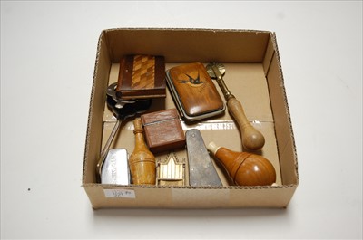 Lot 321 - A small collection of miscellaneous items, to...
