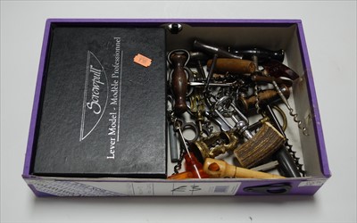 Lot 332 - A collection of Victorian and later corkscrews