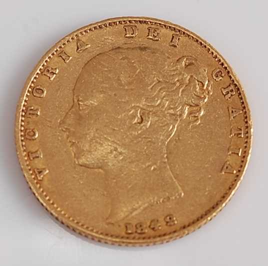 Lot 190 - Great Britain, 1842 gold full sovereign
