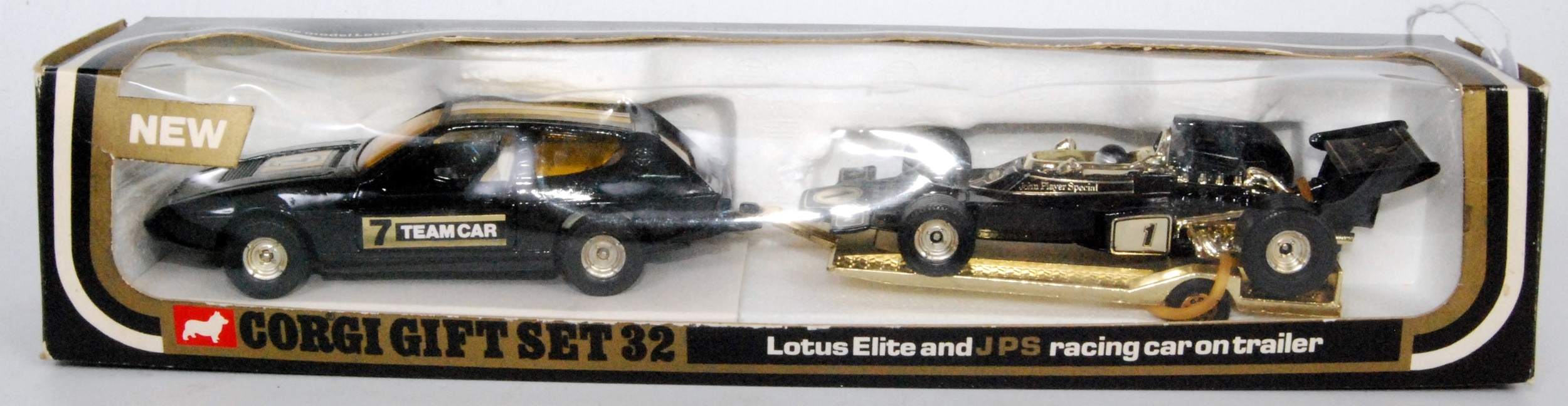 Lot 1693 - A Corgi Toys gift set No. 32 Lotus JPS Team