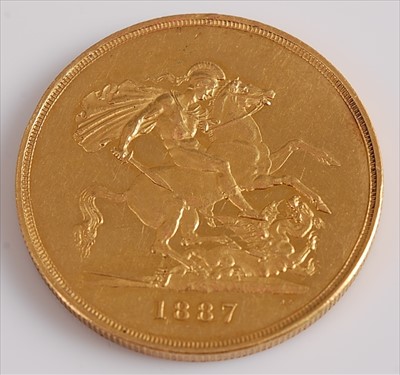 Lot 266 - Great Britain, 1887 gold five pound coin