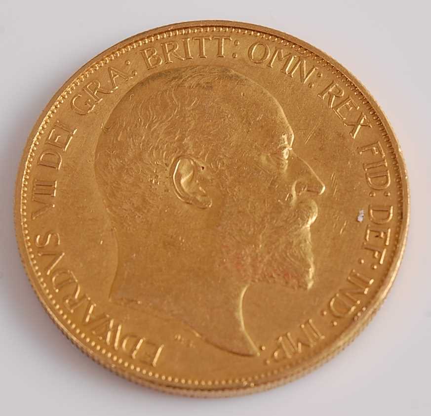 Lot 268 - Great Britain, 1902 gold five pound coin