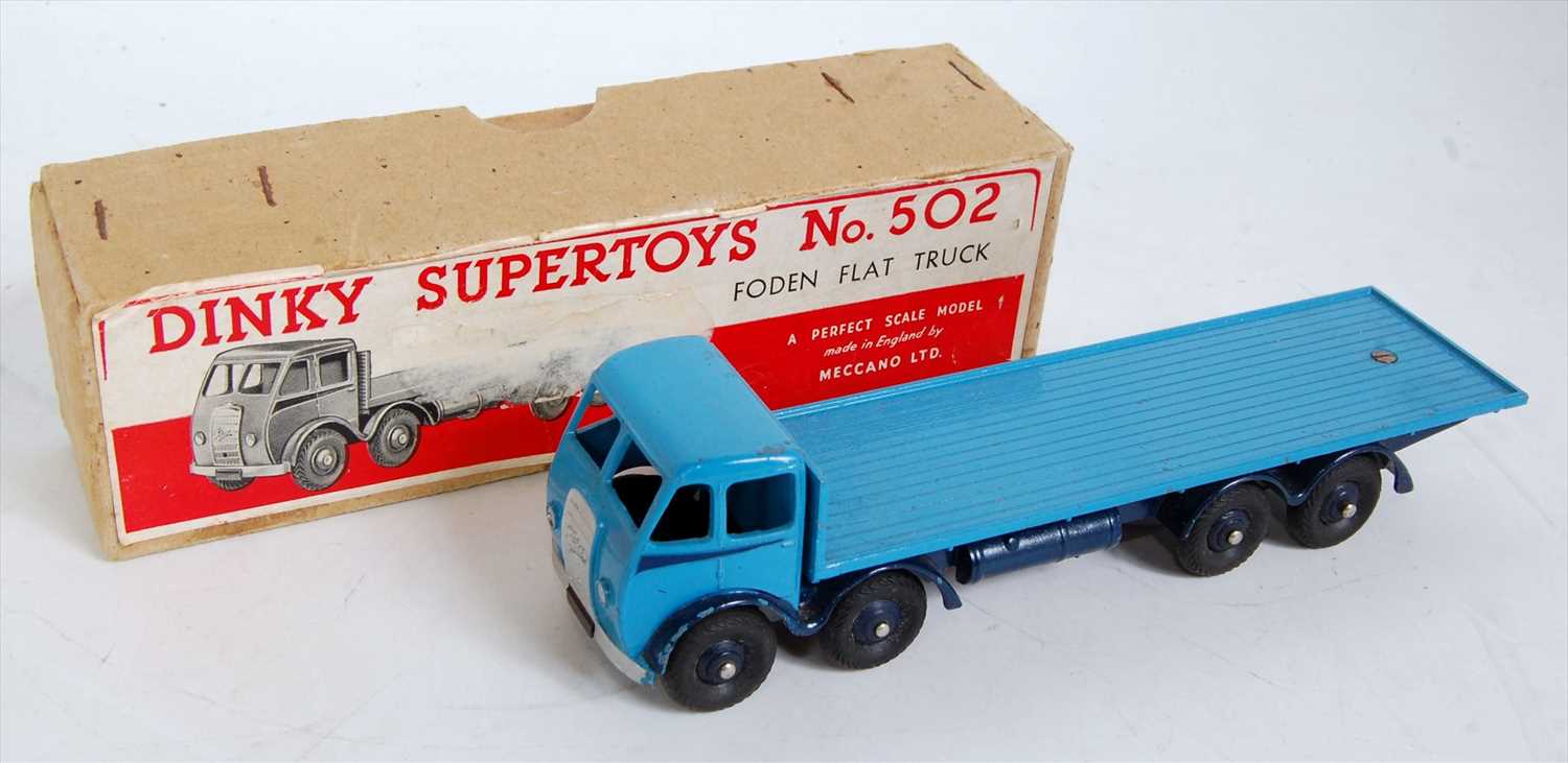Lot 1992 - A Dinky Toys No. 502 Foden flat truck...