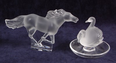 Lot 53 - A contemporary Lalique moulded and frosted...