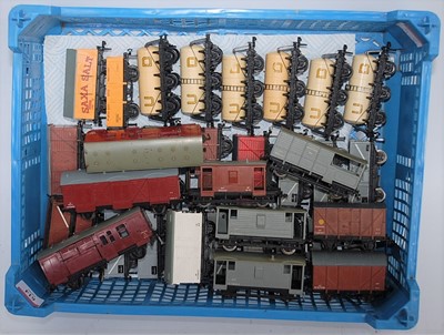 Lot 614 - Tray containing approx 36 Hornby Dublo SD6...