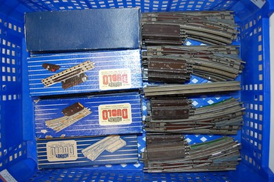 Lot 621 - Small tray containing Hornby Dublo 11 electric...