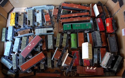 Lot 619 - Tray containing approx 70 Hornby Dublo D1...