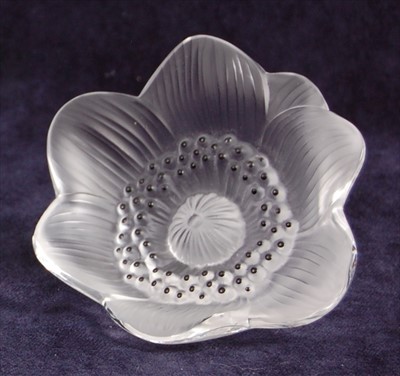 Lot 57 - A modern Lalique frosted and moulded glass...