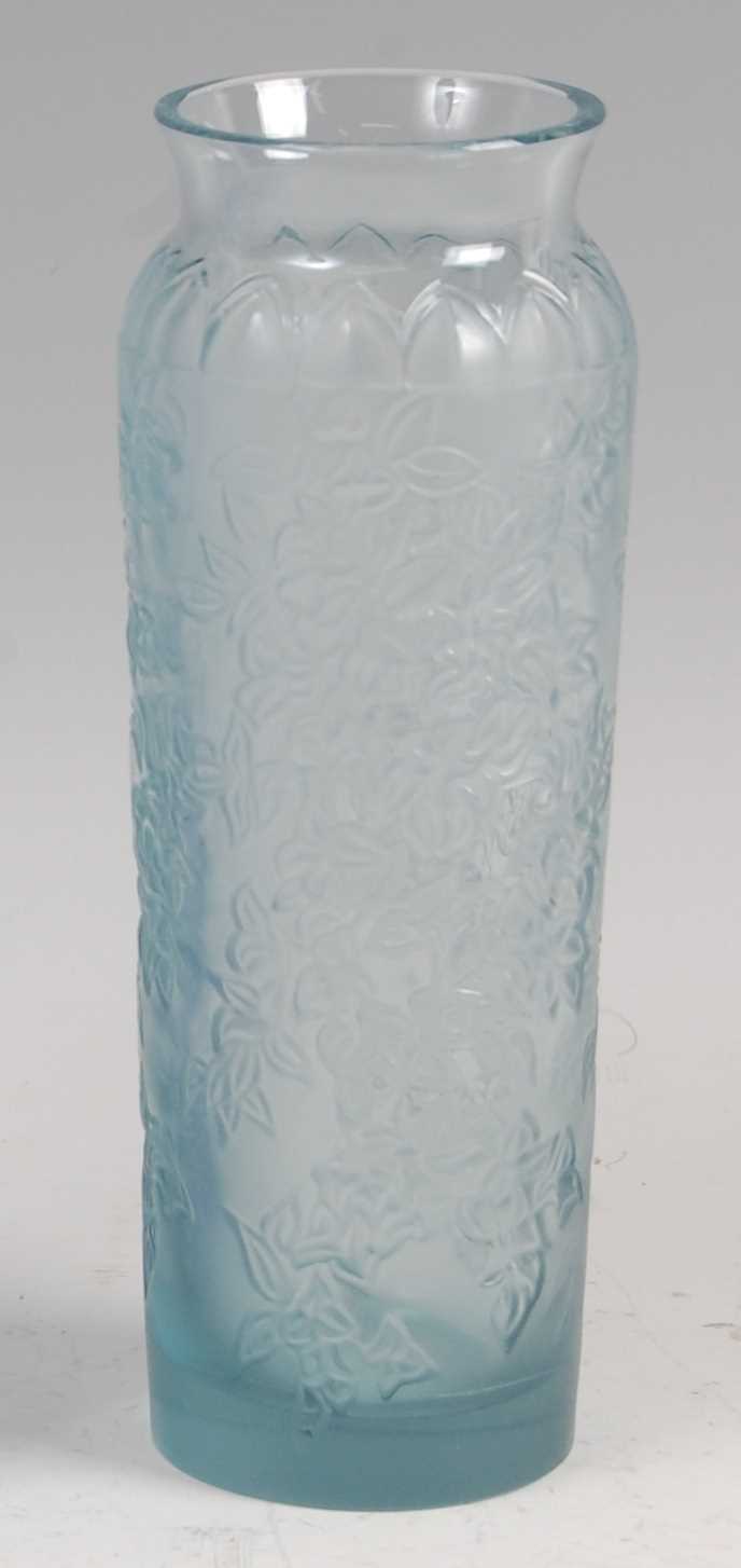 Lot 61 - A contemporary Lalique frosted and moulded...