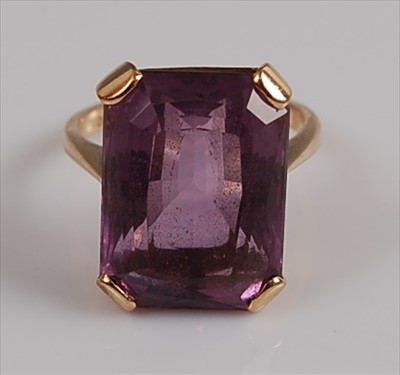 Lot 2147 - A 9ct yellow gold amethyst dress ring, the...