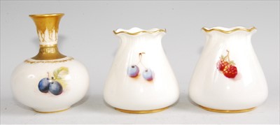 Lot 1082 - A Worcester porcelain bottle vase, shape...