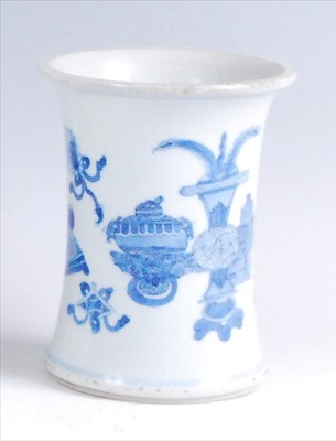 Lot 1336 - A Chinese export blue and white sleeve vase,...