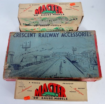 Lot 647 - Selection of diecast accessories - a Crescent...