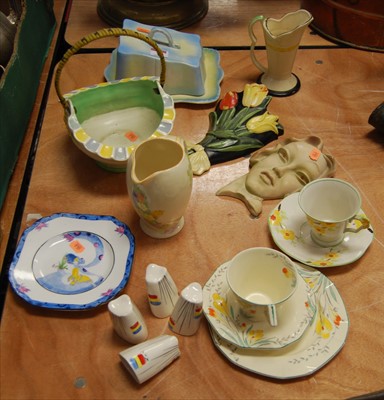 Lot 79 - A small collection of mixed ceramics to...