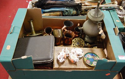Lot 117 - A box of miscellaneous items to include...