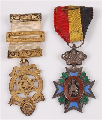 Lot 321 - A silver gilt Masonic jewel with bar and clasp...