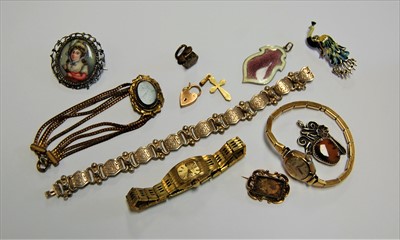 Lot 338 - Assorted costume jewellery to include ladies...
