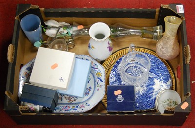 Lot 140 - A box of miscellaneous china and glassware, to...