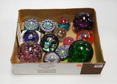 Lot 160 - A box of modern paperweights, to include...
