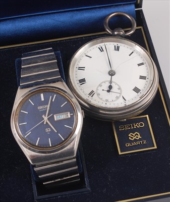 Lot 344 - A Seiko gents steel cased quartz wrist watch...
