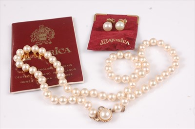 Lot 355 - A Majorca simulated pearl necklace having...