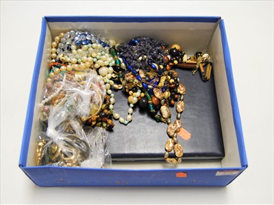 Lot 273 - A box of miscellaneous costume jewellery, to...