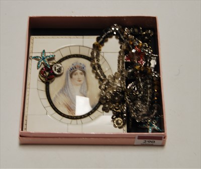 Lot 290 - A small collection of costume jewellery, to...